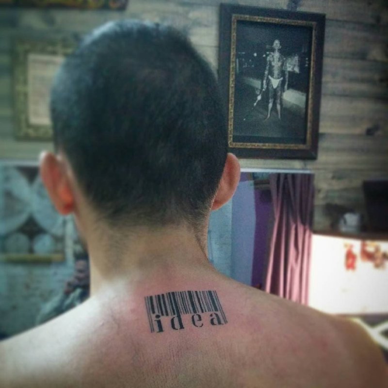 Тату на шее