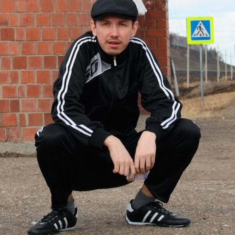 Гопник в адидасе