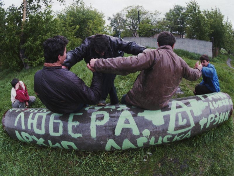 Люберцы в клетчатых штанах