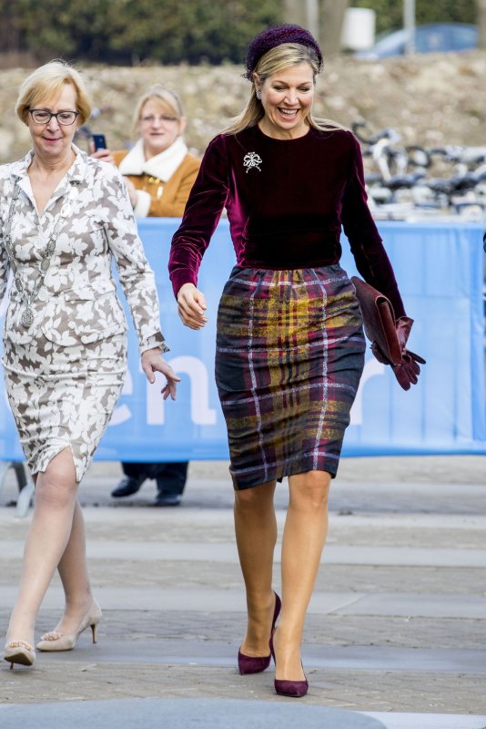 Queen maxima White Pants