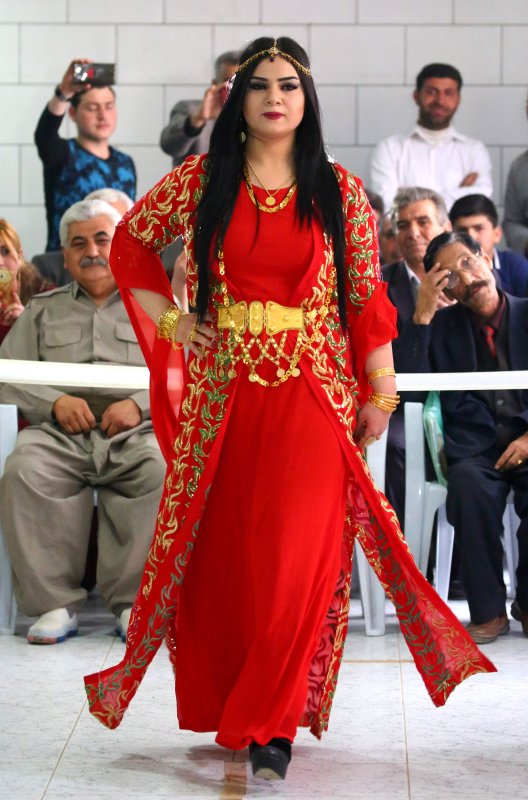 Syrian girl Istanbul