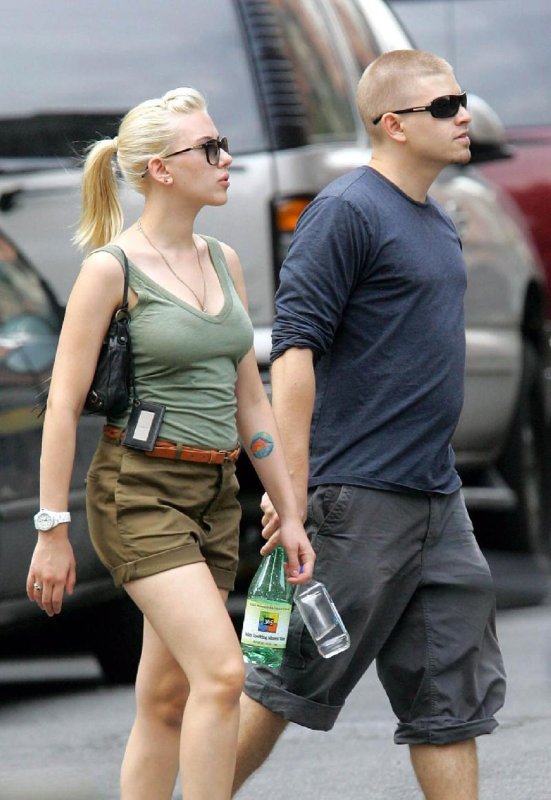 Scarlett Johansson в Красном платье