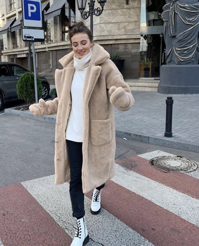 Алина Акилова в шубе