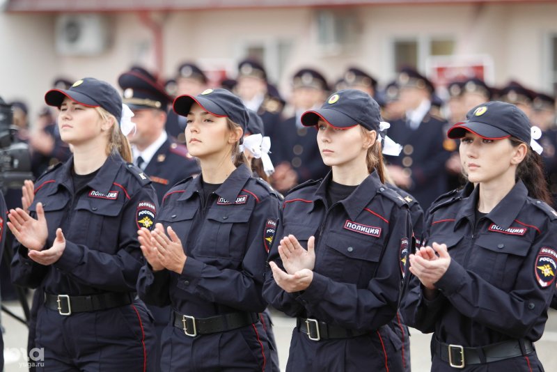 Женщина полицейский