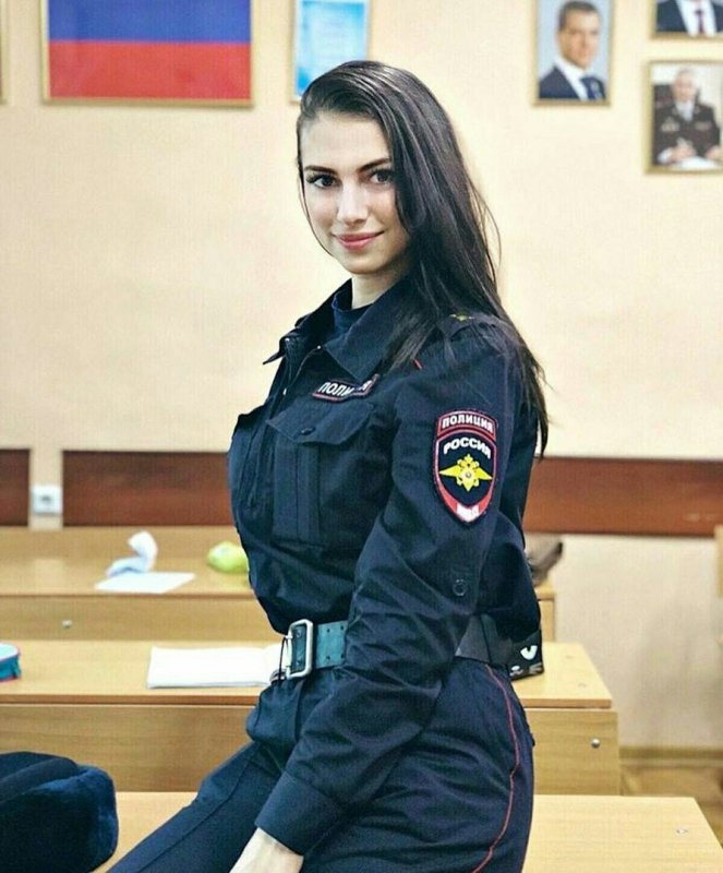 Девушка полицейский