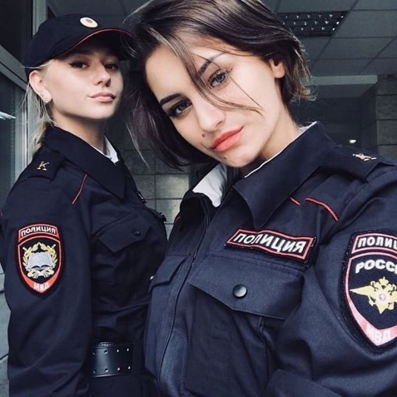 Женщина полицейский
