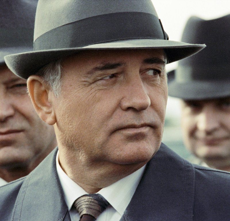 Михаил Горбачев 1990