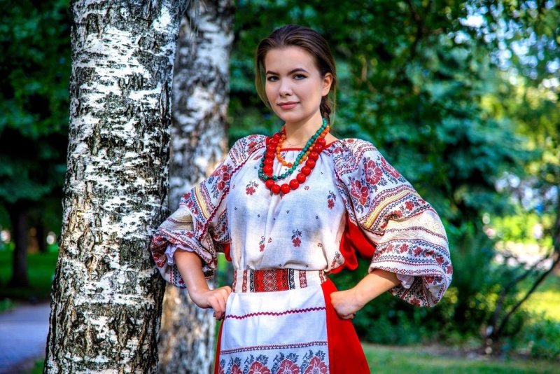 Стильная девушка на улице