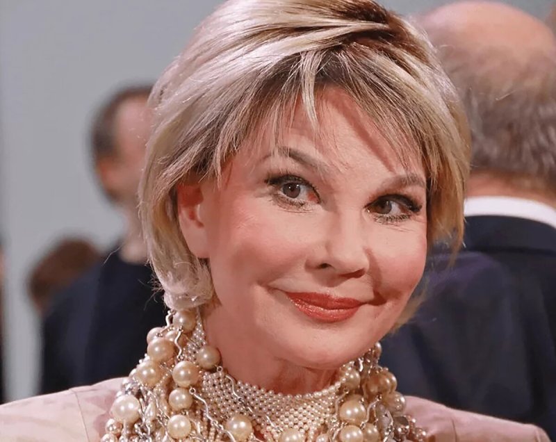 Ведущая Татьяна Веденеева