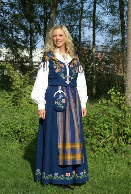 Женщина в джинсах