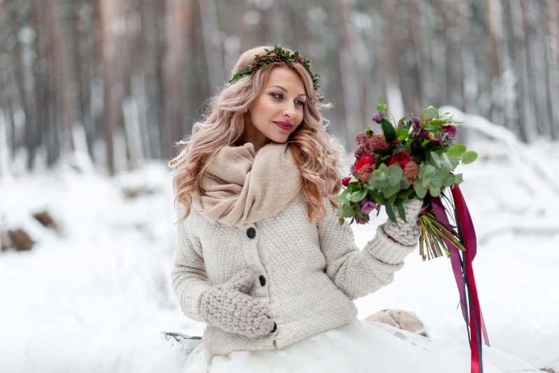 Фотосессия зимой с цветами