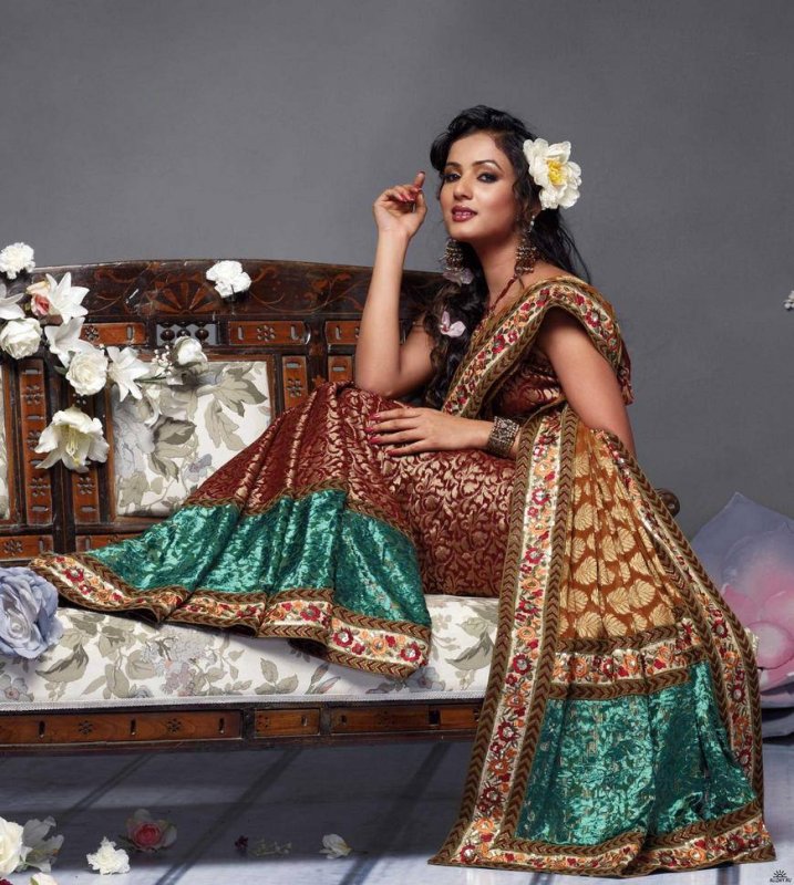 Sabyasachi Mukherjee Сари