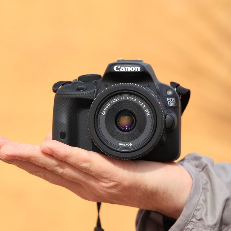 Цифровой фотоаппарат Canon 100