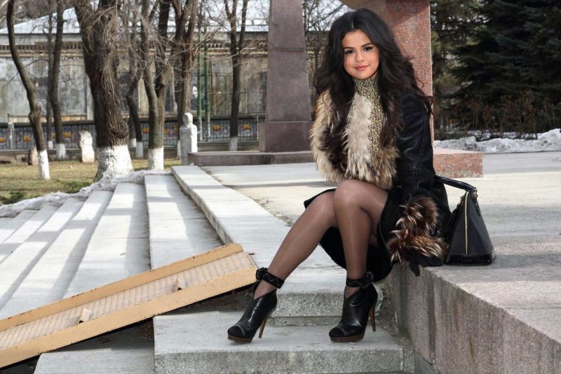 Чёрные колготки с юбкой