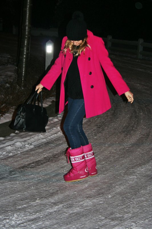 Пэрис Хилтон в Moon Boots