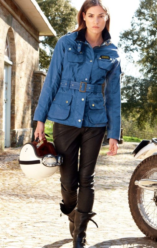Jacket Barbour на мотоцикле