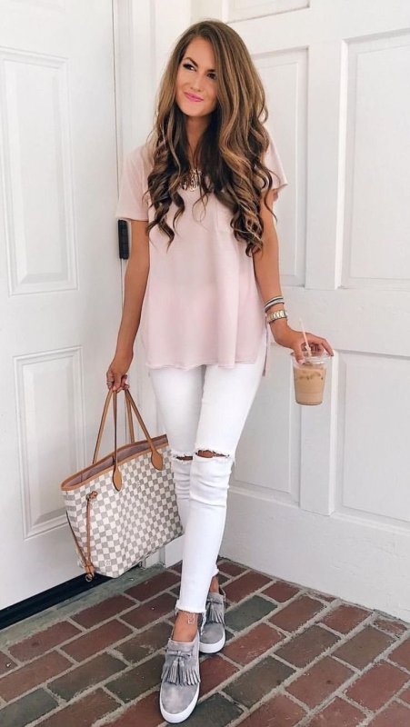 Look с белыми джинсами