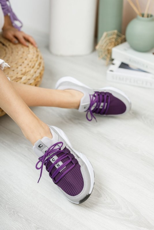 Puma Suede Mid on feet