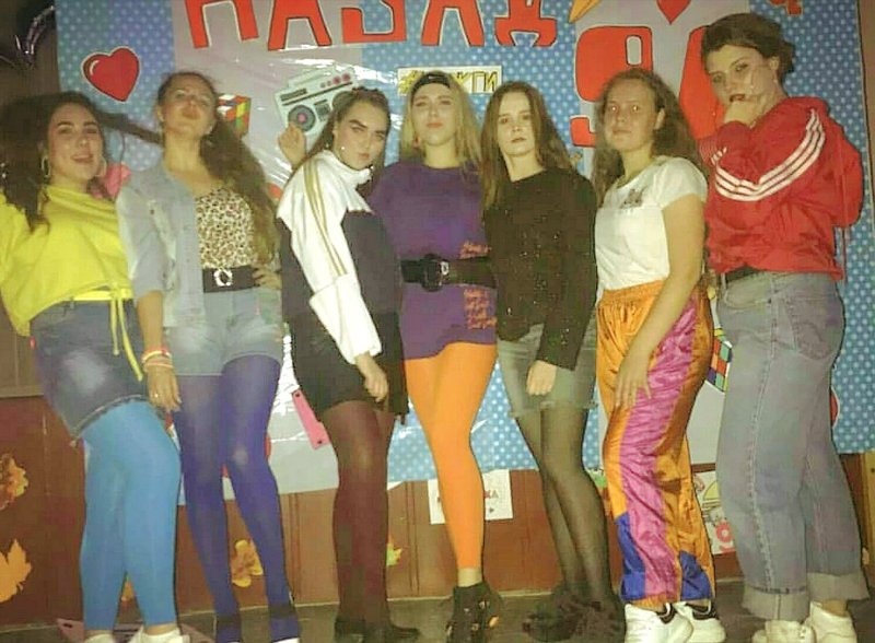 Костюмированная вечеринка в стиле 80-х