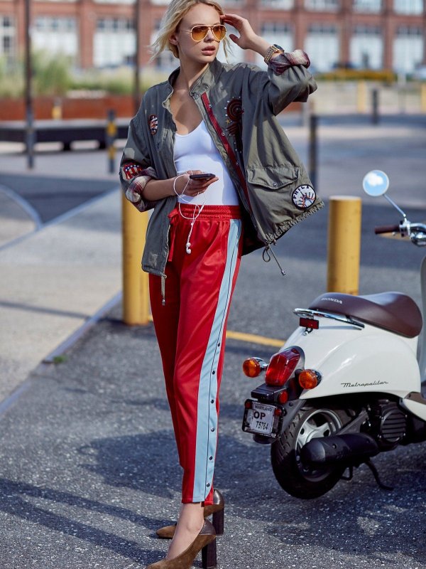 Спортивные брюки с лампасами 2021 Street Style