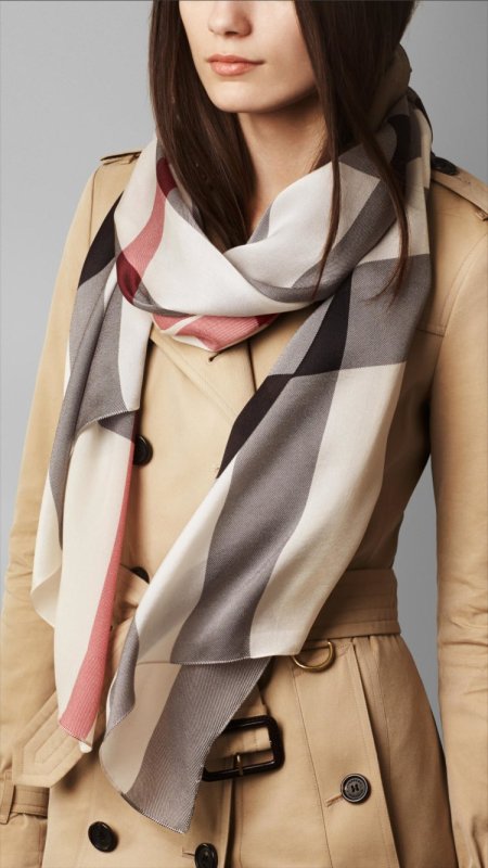 Шарфы к тренчу Burberry 2020