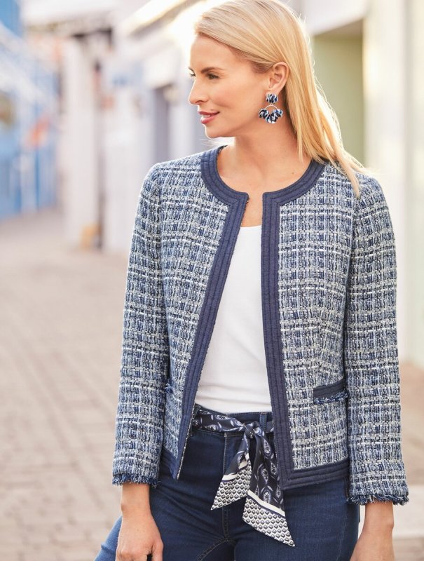 Черный жакет Шанель Street Style