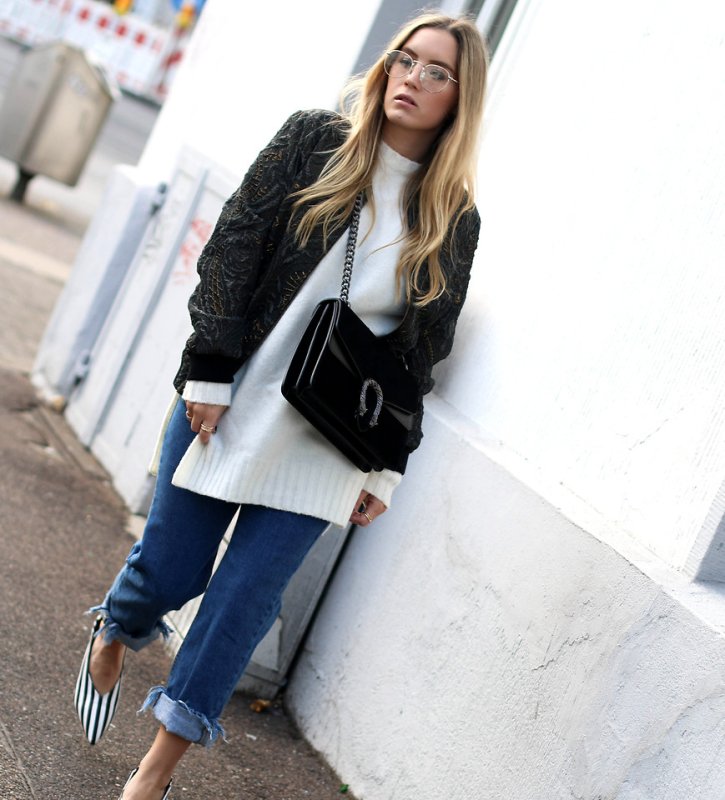 Бежевый бомбер Street Style