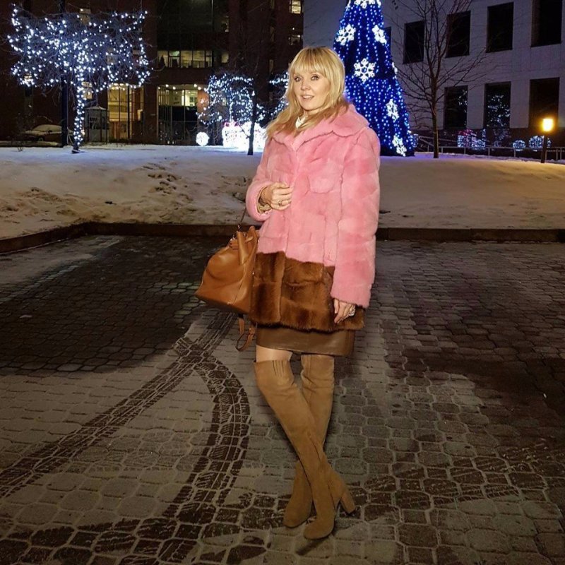 Певица Валерия в шубе