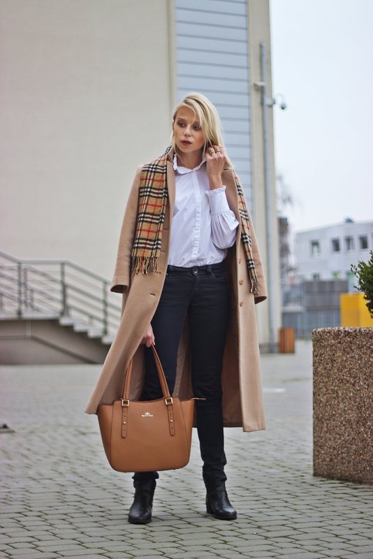 Пальто оттенка Camel Street Style