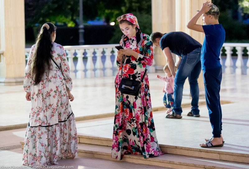 Женщины на улицах Грозного