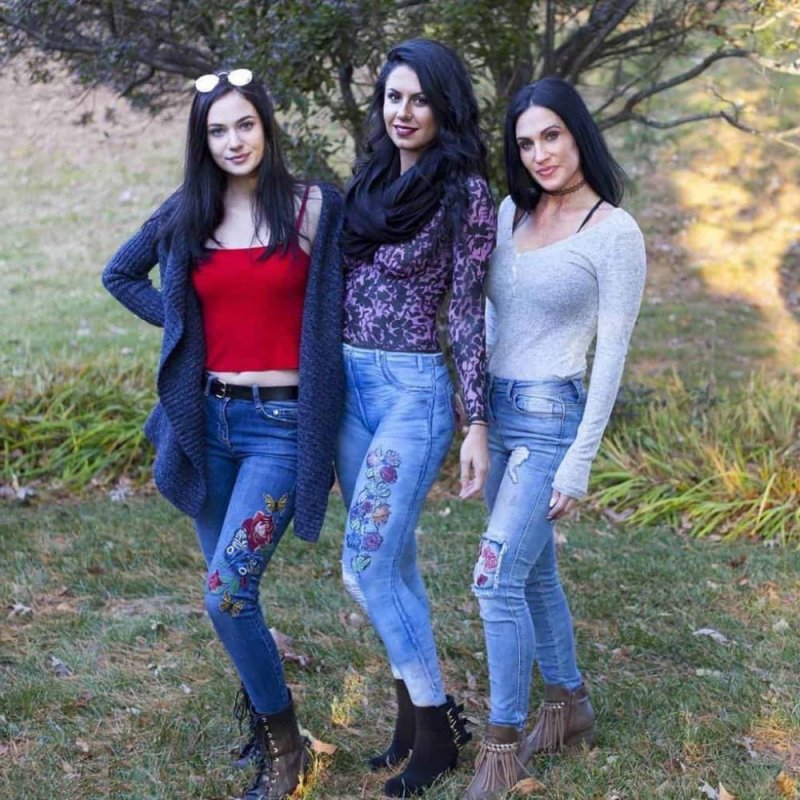 Нарисованная одежда на девушках