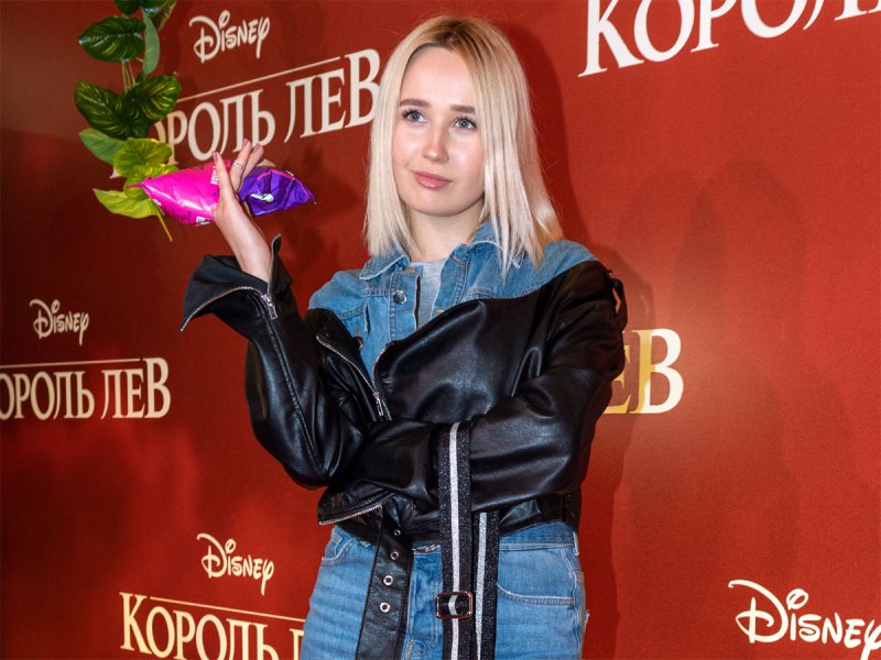 Клава Кока в сапогах