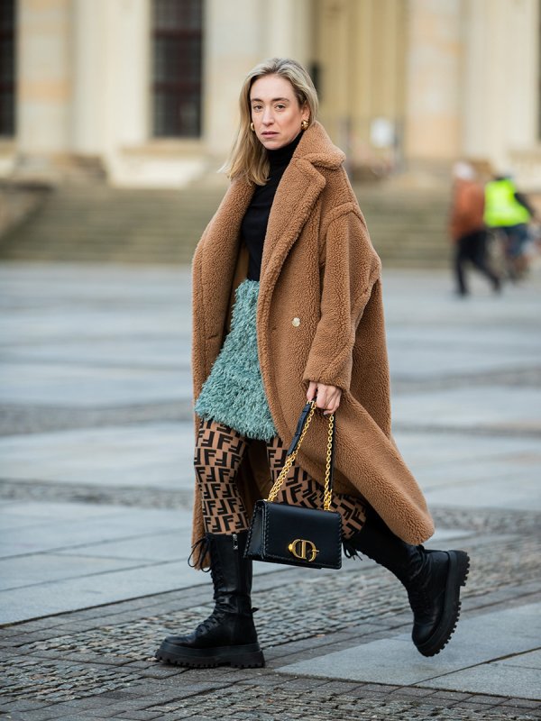Бежевое кашемировое пальто Street Style
