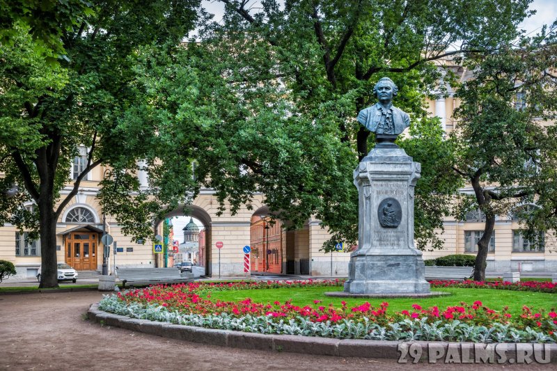 Площади и учреждения имени Ломоносова