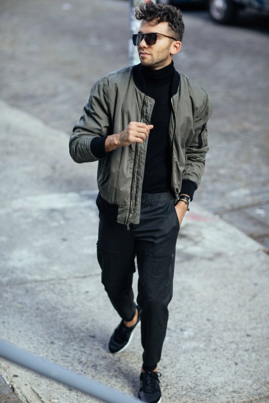 Бомбер Pull and Bear хаки