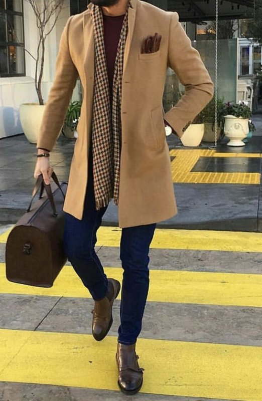 Burberry красное пальто показ