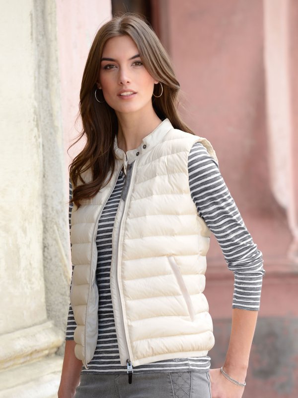 Стеганый жилет с поясом Bershka 8354/551/800