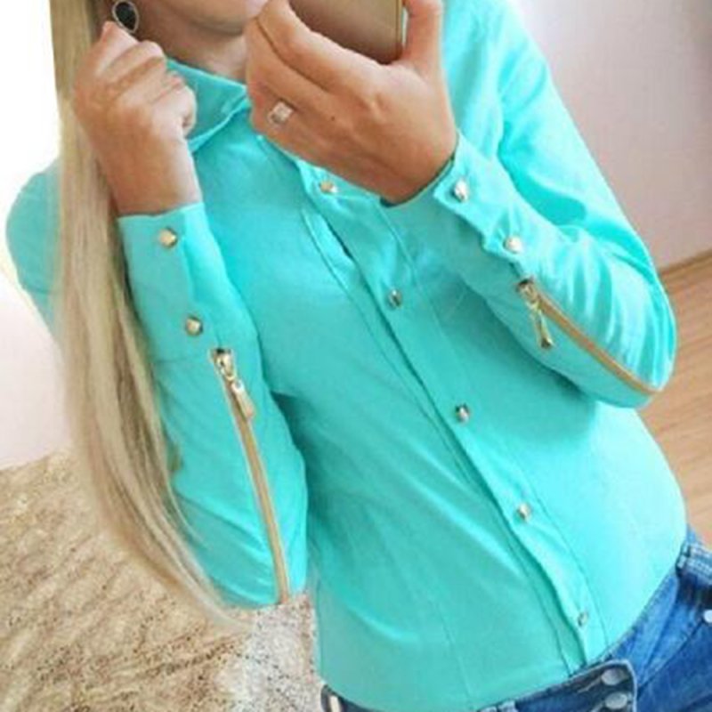 Девушка в бирюзовой блузке