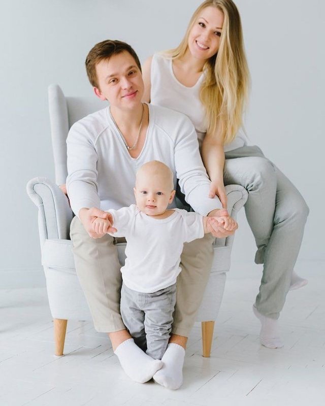 Образы для семейной фотосессии в студии