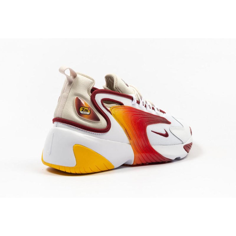 Nike Zoom 2k на ноге девушки