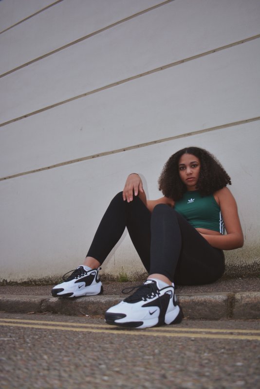 Девушка Nike Zoom Street