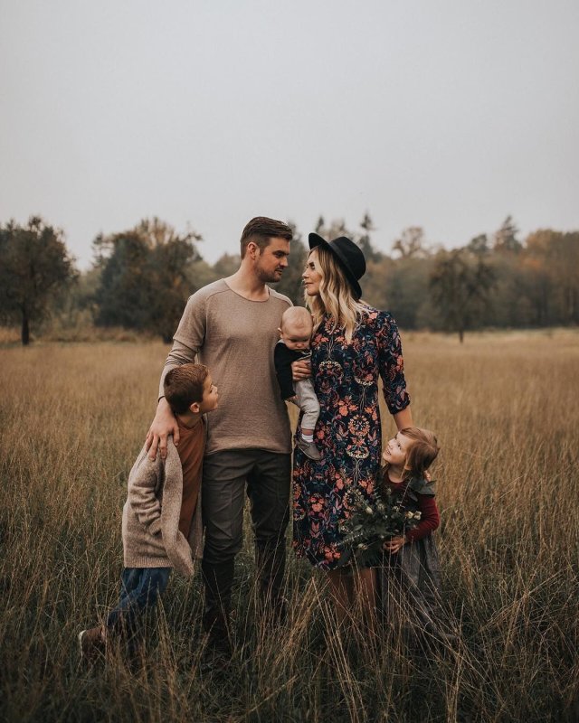 Семейная фотосессия на природе