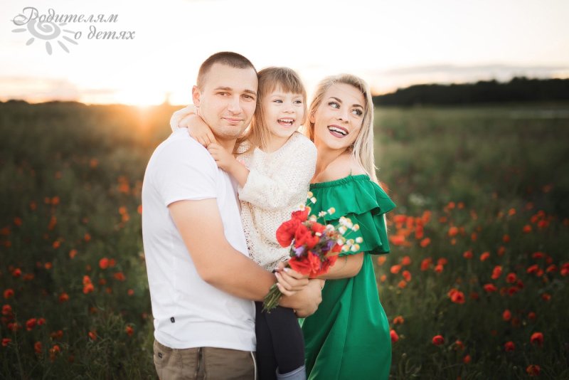 Семейная фотосессия в ярких цветах
