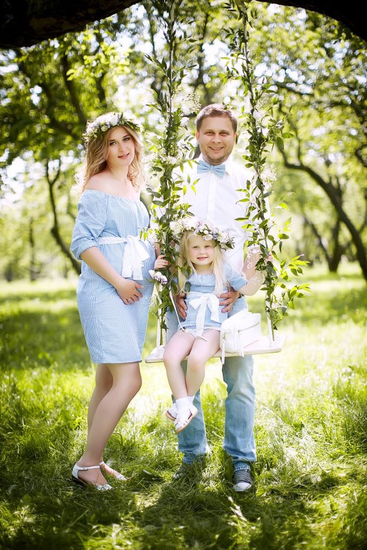 Семейная фотосессия на природе летом