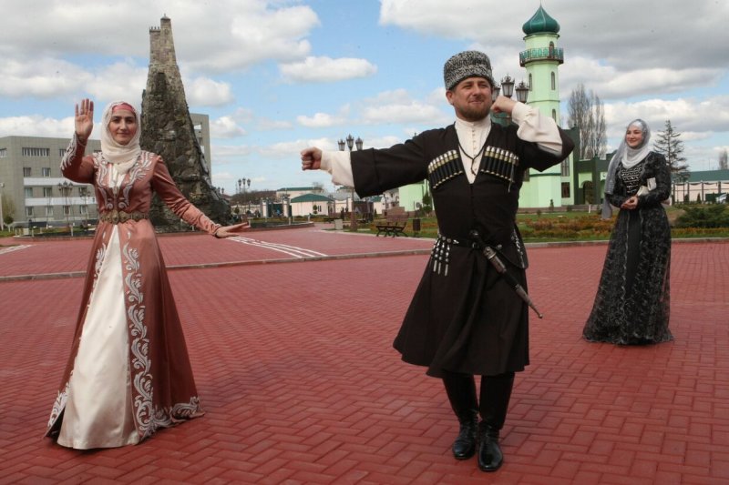 Красные мокасины дагестанцы
