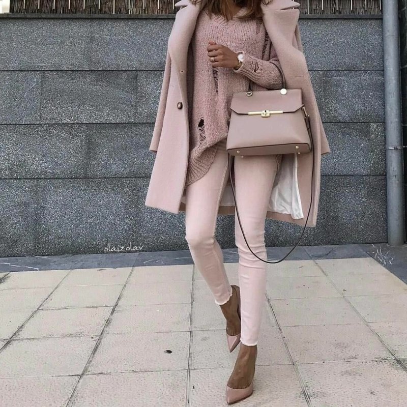 Цвет сумочки к розовому платью