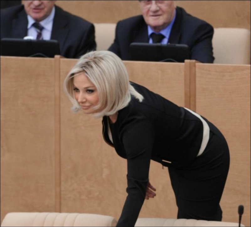 Женщина из правительства РФ С косой