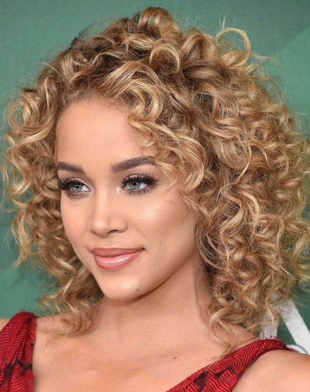 Jasmine Sanders кудри