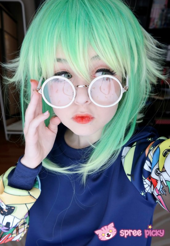 Anzujaamu с зелеными волосами